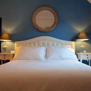 https://cosmopolitan-central-rooms.emilia-romagnahotels.net